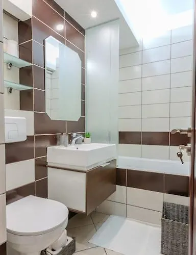 Kronstadt - Gara Apartment