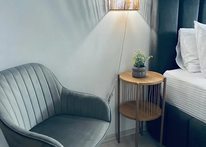 Kronstadt - Gara Apartment